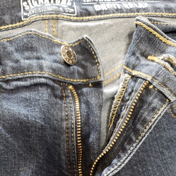 Ladies Levi Strauss & Co. Jeans - Picture 4 of 9